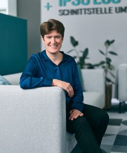 Porträt von Thekla Scherer, stellvertretende Geschäftsführerin und Bereichsleiterin Umwelt Excellence bei IPSO ECO